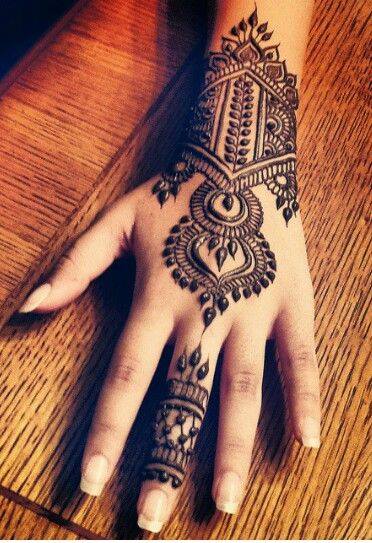 henna tattoo